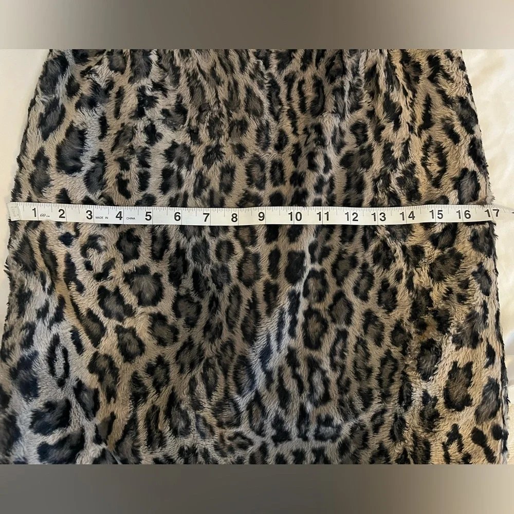 Fendi Neiman Marcus Gray and Black Leopard-Print Faux Fur Pencil Skirt - Picture 6 of 9
